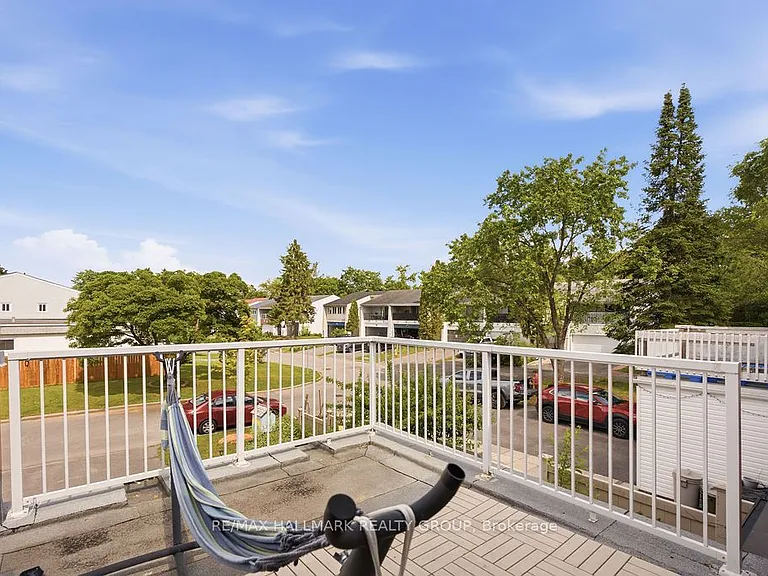 67 Grady Cres — Photo 37
