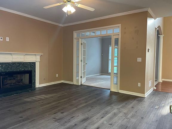 3rd image of 2052 Whitfield Ln