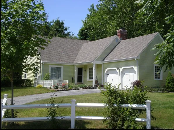 4 Gibbons Circle, Old Saybrook, CT 06475