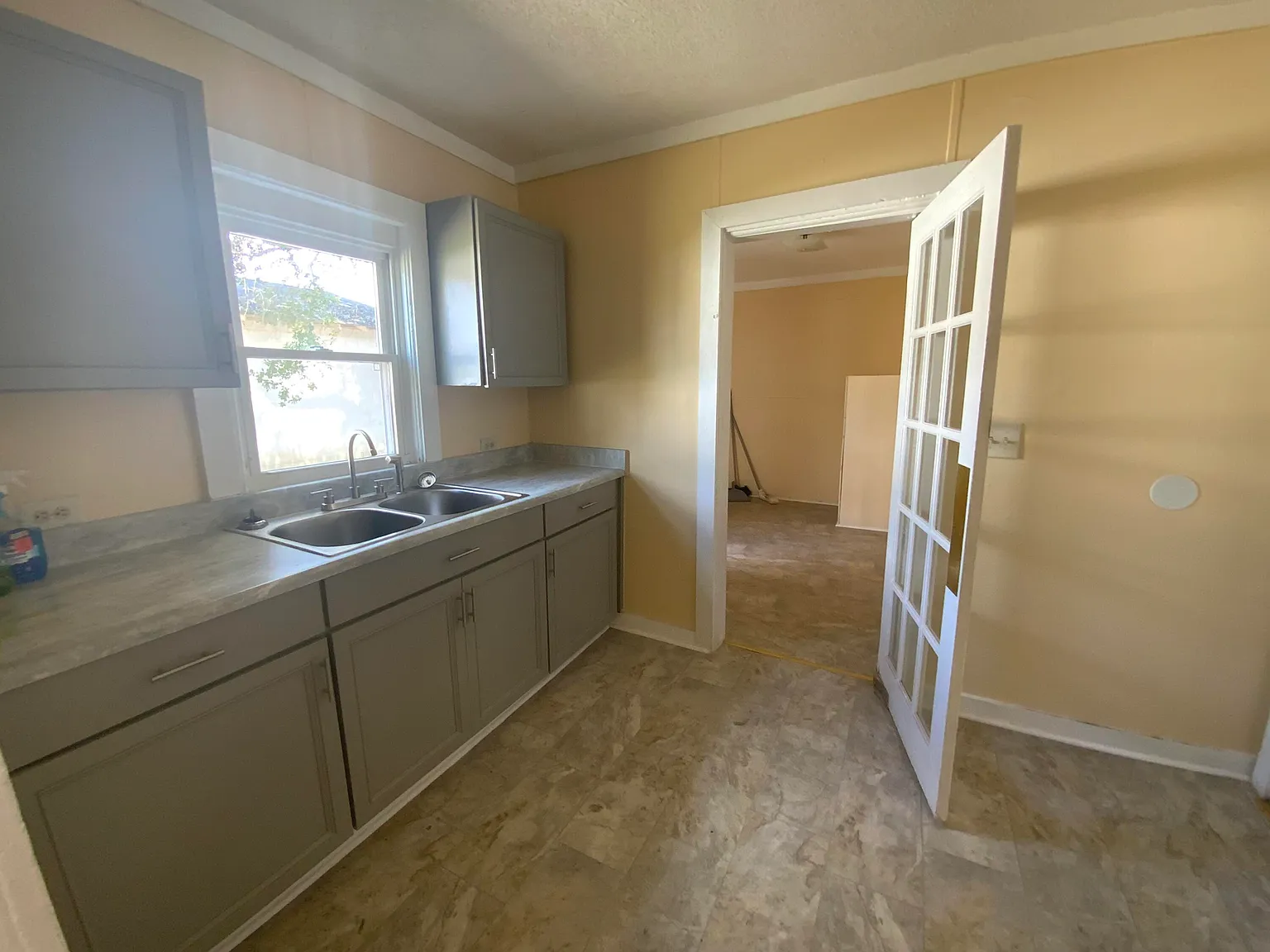 2 bed, 1.0 bath, 1009 sqft, $1,000 — Photo 4
