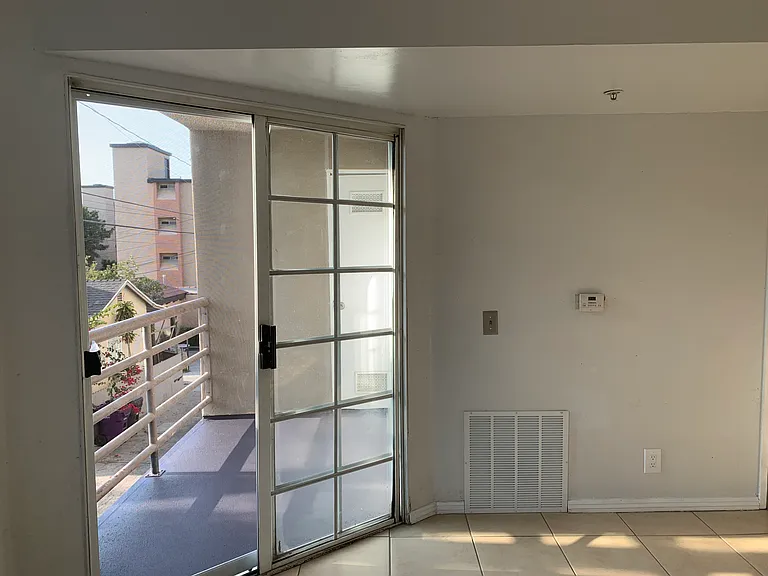 707 W 4th St #7 — Photo 18