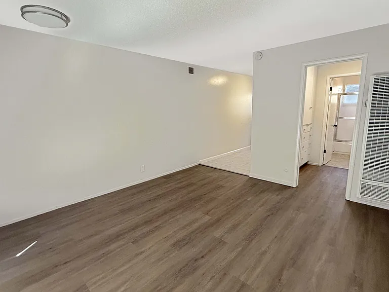 480 Crescent — Photo 32