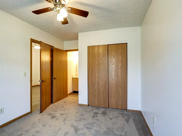 Kensington Manor — Photo 8