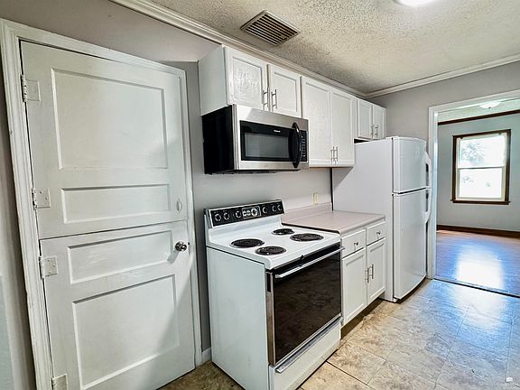 4th image of 619 Garfield St