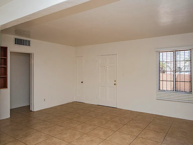 1714 E Grant Rd — Photo 7