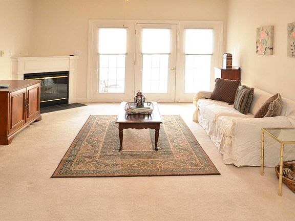 4th image of 601 Wyndhurst Dr APT 202