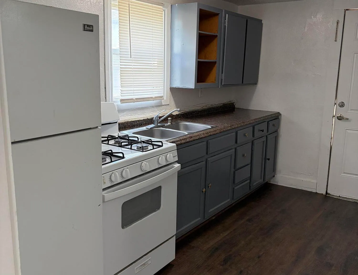 1 bed, 1.0 bath, 1100 sqft, $950 — Photo 2