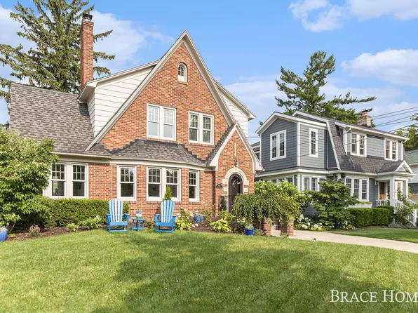 933 Lakeside Dr SE, East Grand Rapids, MI 49506