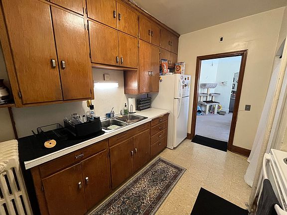 3rd image of 2128-2130 E 2nd St #33E232877