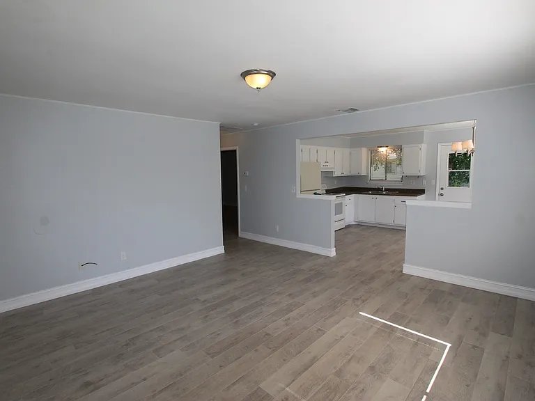 2445 Thomasson Dr — Photo 5