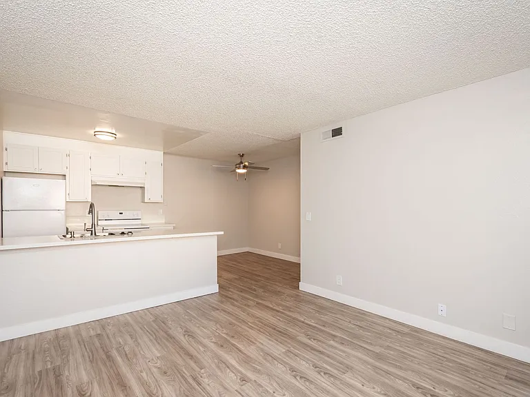 The Elms Apartments at 28th St — Photo 47