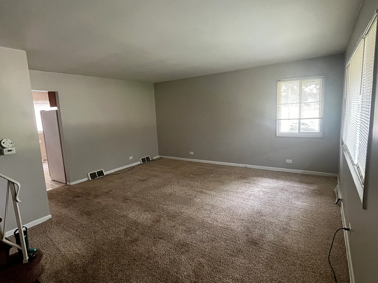 3 bed, 1.5 bath, 1300 sqft, $2,300 — Photo 2