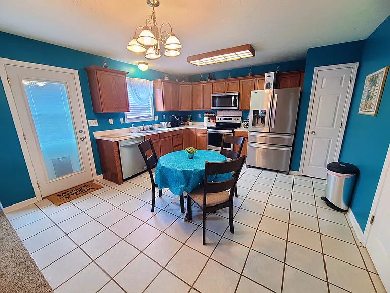 548 Rhodora Rdg — Photo 2