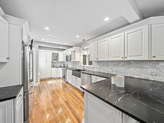 5th image of 25 Hopedale St