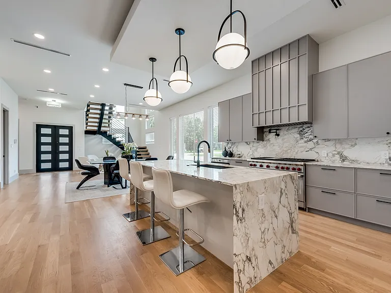 4528 W Amherst Ave — Photo 9