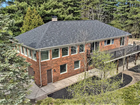 12051 Parkin Ln, Fenton, MI 48430