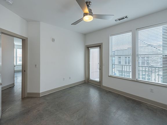 3rd image of 1914 E Franklin St #102