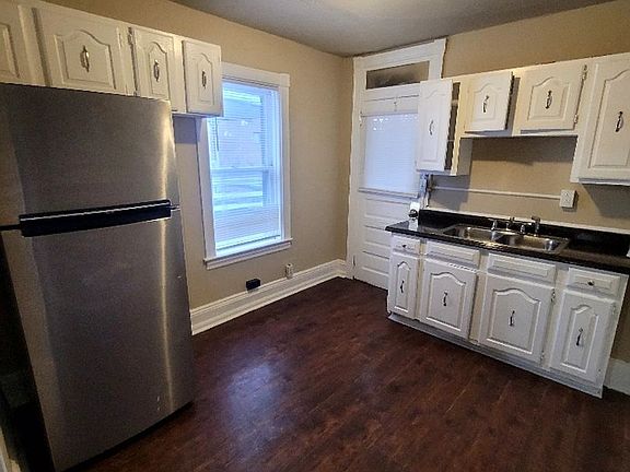 2nd image of 660 Columbia Ave