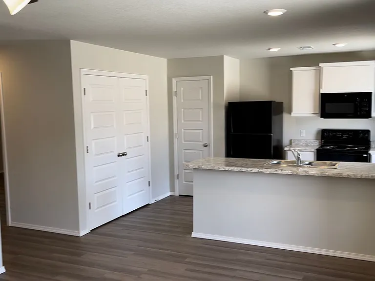 2215 Forrest Loop — Photo 2