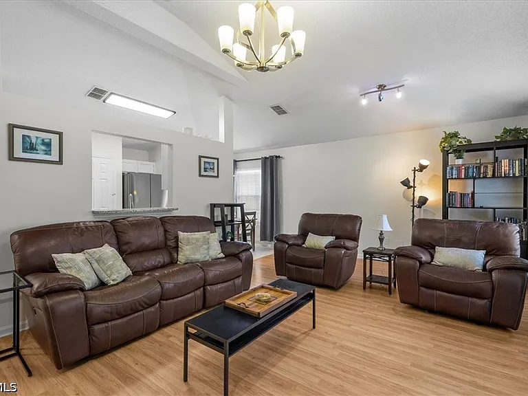 11179 Bentley Trace Ln E — Photo 6