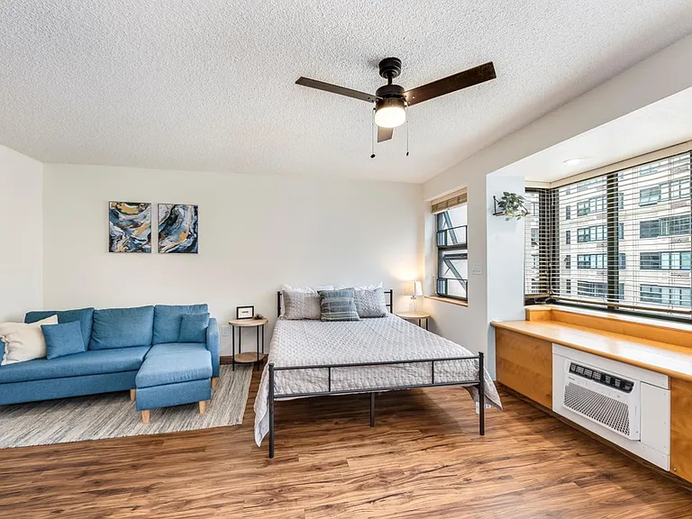 545 Queen St #435 — Photo 1