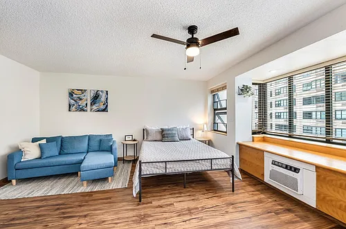 545 Queen St Photo 1
