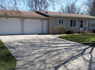 823 3rd Ave SE, Sleepy Eye, MN 56085