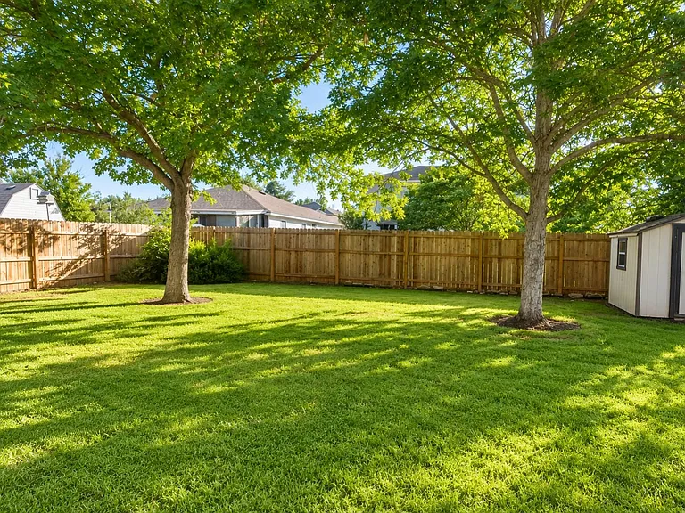 703 Sparkling Brook Ln — Photo 5