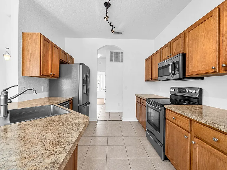 1151 N Hampton Dr — Photo 21