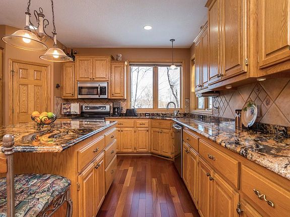 4th image of 3943 Arlington Dr