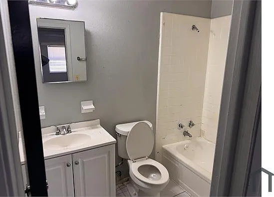 3 bed, 1050 sqft, $1,900 — Photo 4