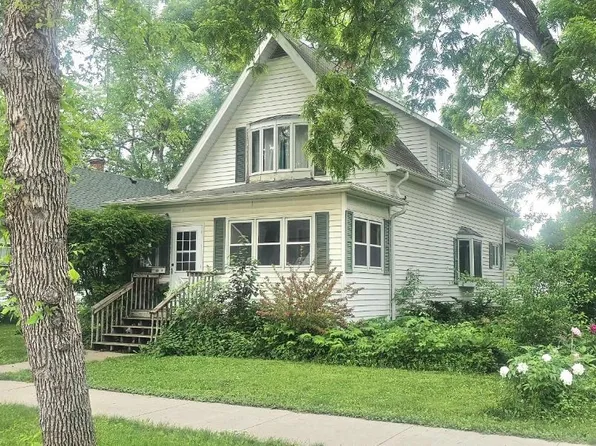 205 E 6th St, Morris, MN 56267