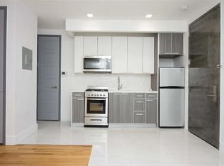 118 Albany Ave #1B, Brooklyn, NY 11213