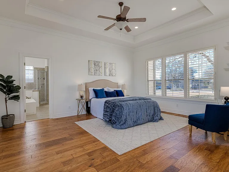 132 Lakeway Dr — Photo 17