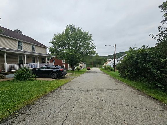 5th image of 16 1st St