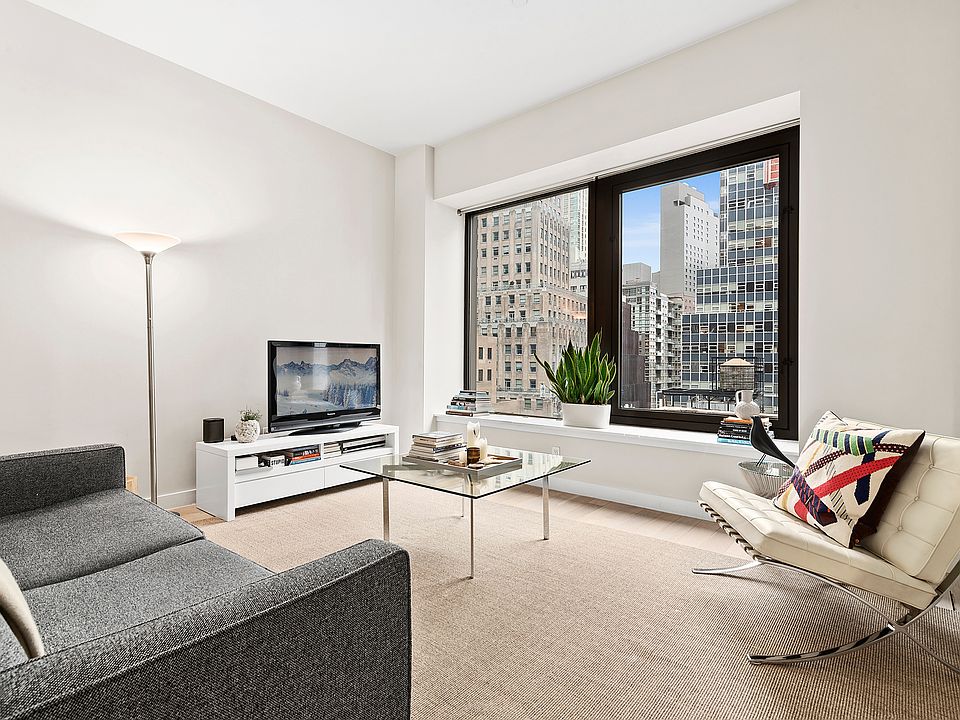 1st image of 75 Wall St APT 18N
