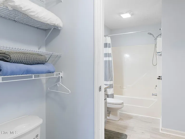 3350 Club Villas Dr #101 — Photo 27