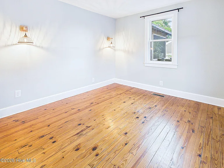 418 S 8th St — Photo 40