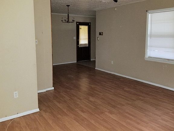 4th image of 14 Pine Hill Dr