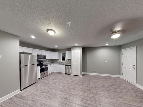 5th image of 6715 Golfview St Unit 1