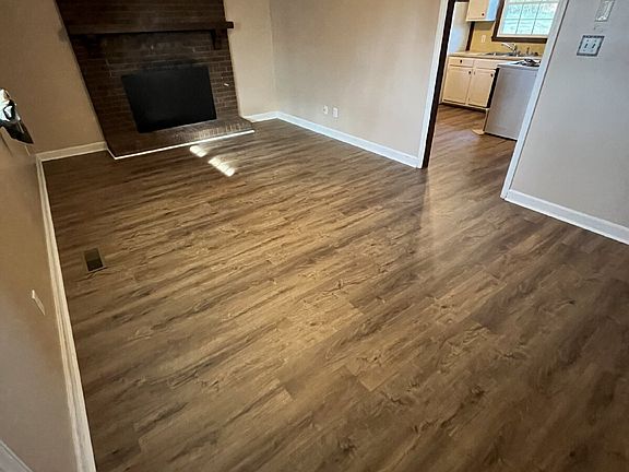 3rd image of 3935 Yokley St