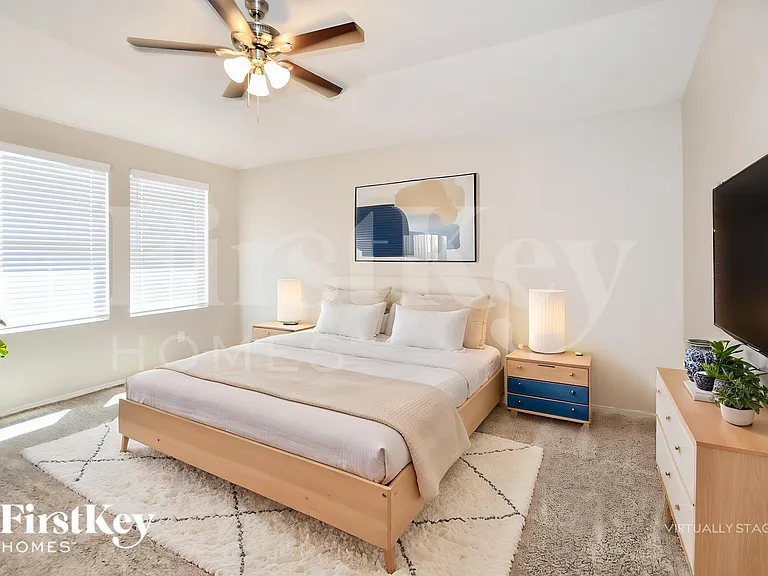716 Austin Ln — Photo 12