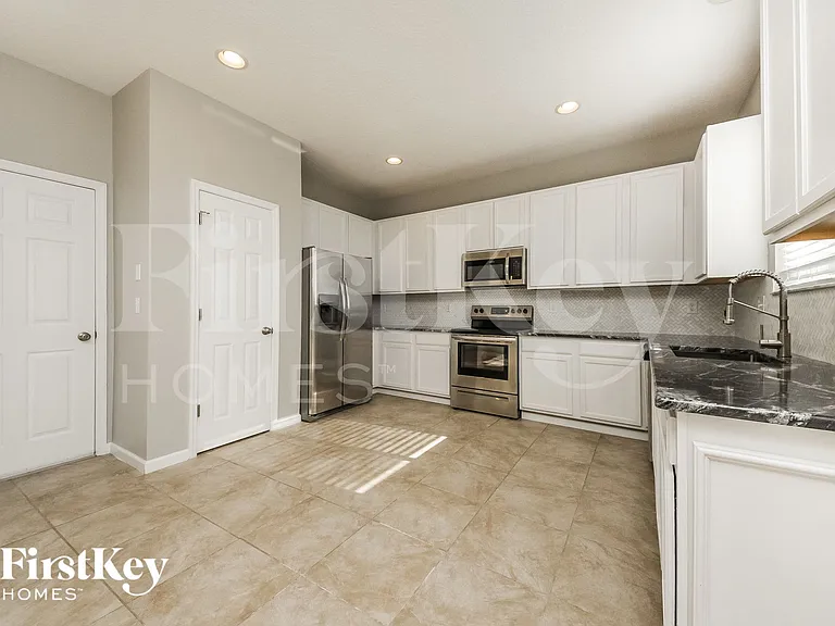 796 Lakeview Pointe Dr — Photo 5