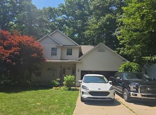 2190 Laurel Oak Dr, Howell, MI 48855