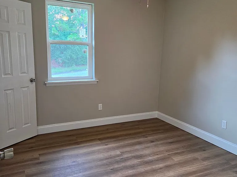 2420 Dublin Ct — Photo 6