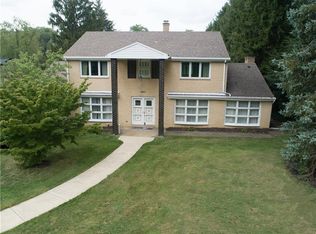 205 Johnston Rd, Upper Saint Clair, PA 15241