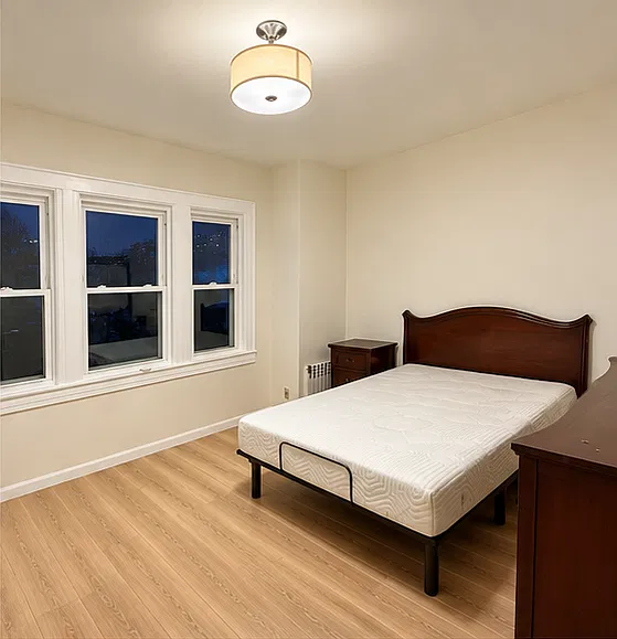 3 bed, $1,300 — Photo 1