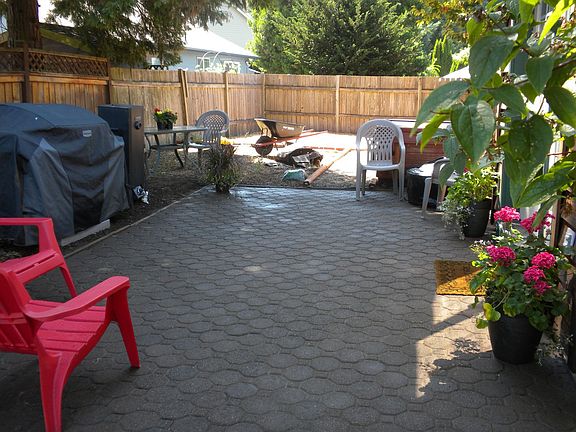 Fenced in Lg Back Yard w/Hot Tub,sprinkler system space for Playard or garden.