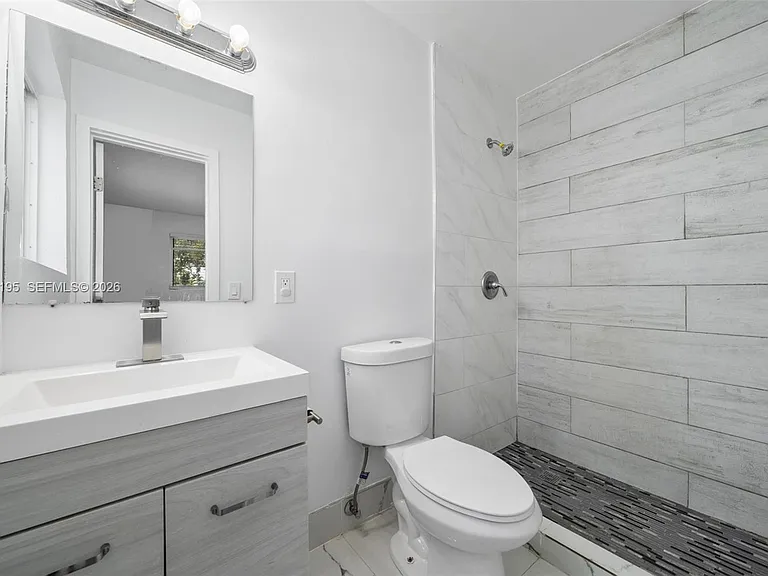 5130 NE 17th Ter #0 — Photo 12