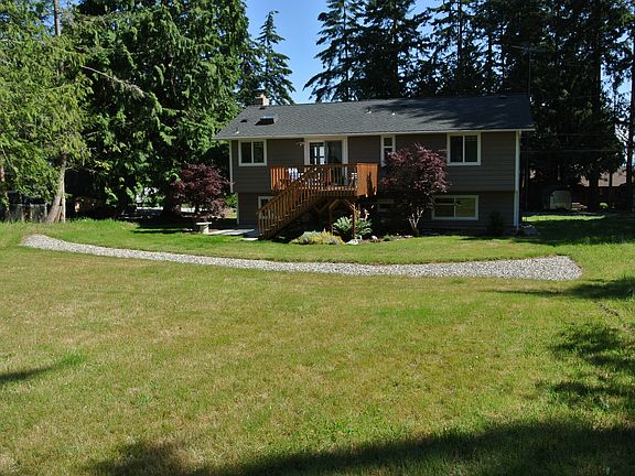 3rd image of 374 Tillicum Way